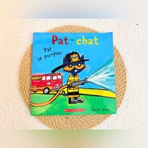 10/$25 • Scholastic Pat‎ Le Chat Pat Le Pompier Paperback